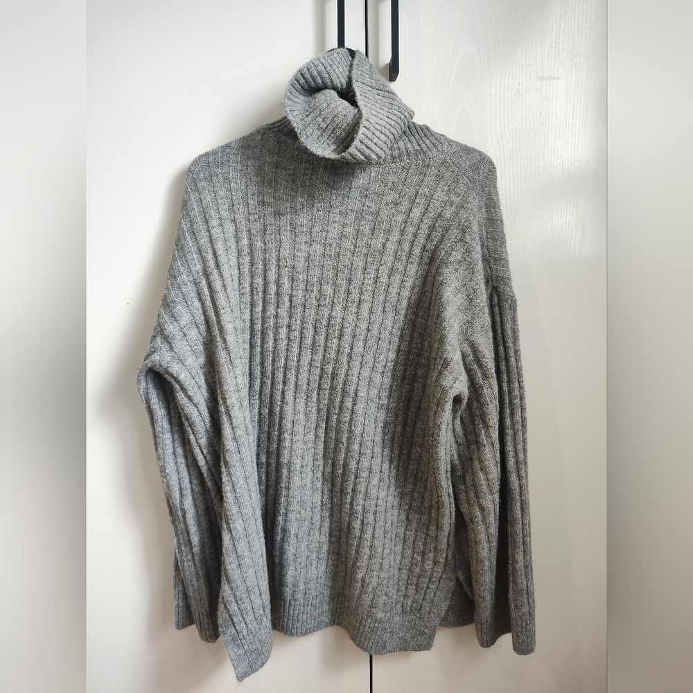 Gray Ribbed Turtleneck Sweater